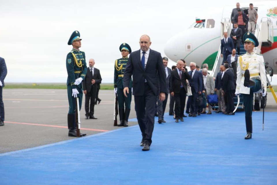 Президентът Румен Радев е на официално посещение в Република Казахстан. Целта е да бъдат обсъдени възможностите за развитие на двустранното сътрудничество...